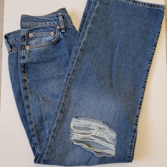 Forever 21  Women’s Destroyed Jeans - Picture 8 of 9